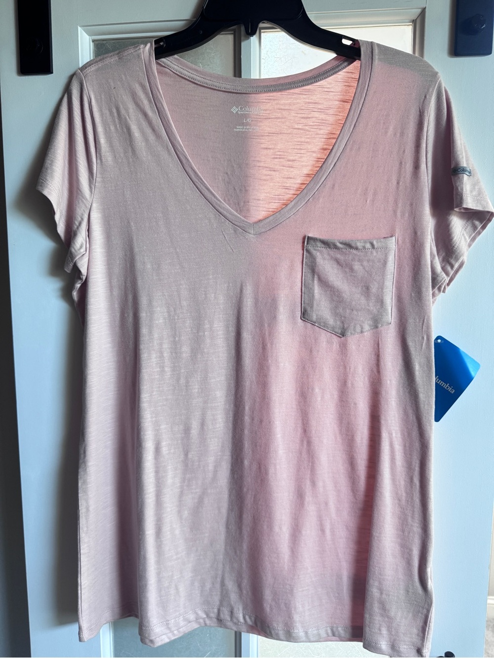 Columbia Women’s V-Neck Pocket Tee — Light Pink